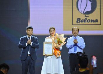 Doanh nhân Nguyễn Thị Na vinh dự nhận Top 10 truyền thông và quảng bá Thương hiệu làm đẹp Việt Nam – Hội nhập quốc tế.