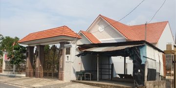 Xây nhà nên lợp mái ngói hay mái tôn?