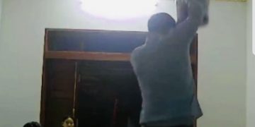 Hà Nội: Đập phá bát hương nhà hàng xóm vì mâu thuẫn ranh giới đất xây dựng