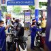 Giá xăng giữ nguyên, dầu tăng giá
