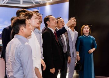 Chuyên gia Da liễu Mai Phương vinh dự được tháp tùng Phó Thủ tướng Trần Lưu Quang trong sự kiện tại Quảng Ninh