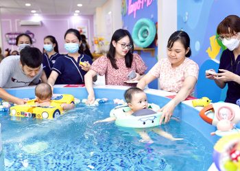 Dịch vụ bơi nổi, kết hợp cùng massage tại Pamper Me