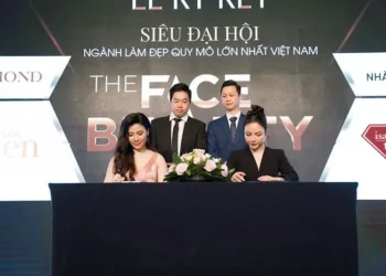 CEO Hiền Nguyễn – đại diện nhãn hàng iSAMEN đồng ban tổ chức The Face Beauty Vietnam 2022