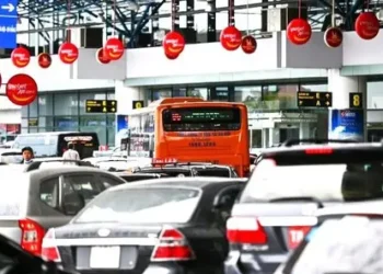 Khách lên 9 vạn/ngày, Nội Bài lo ùn ứ mùa cao điểm