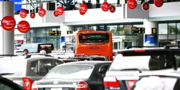 Khách lên 9 vạn/ngày, Nội Bài lo ùn ứ mùa cao điểm